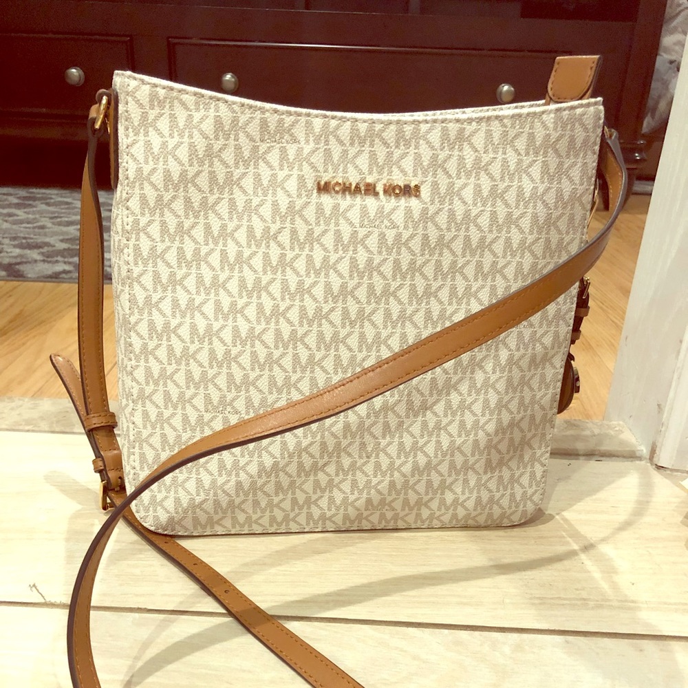 Michael Kors Jet Set Travel large messenger bag